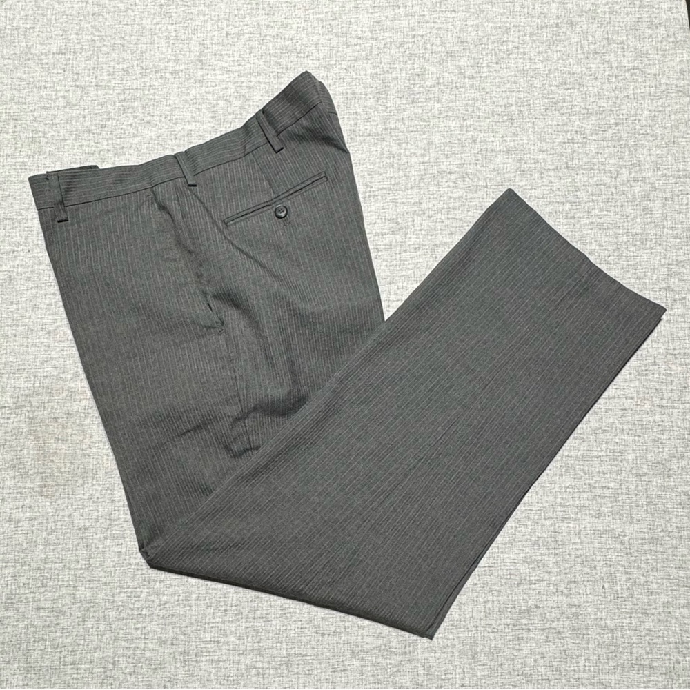 Haggar Men’s Grey Pinstripe Dress Pants Size 36x32